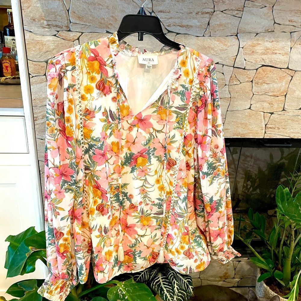 NWOT Aura blouse